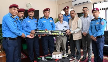 पुलिसको हक्की टिमलाई खेल सामाग्री प्रदान